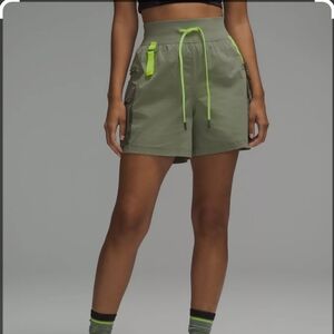 lululemon High-Rise, Multi-Pocket Cargo Hiking Shorts - Size 4